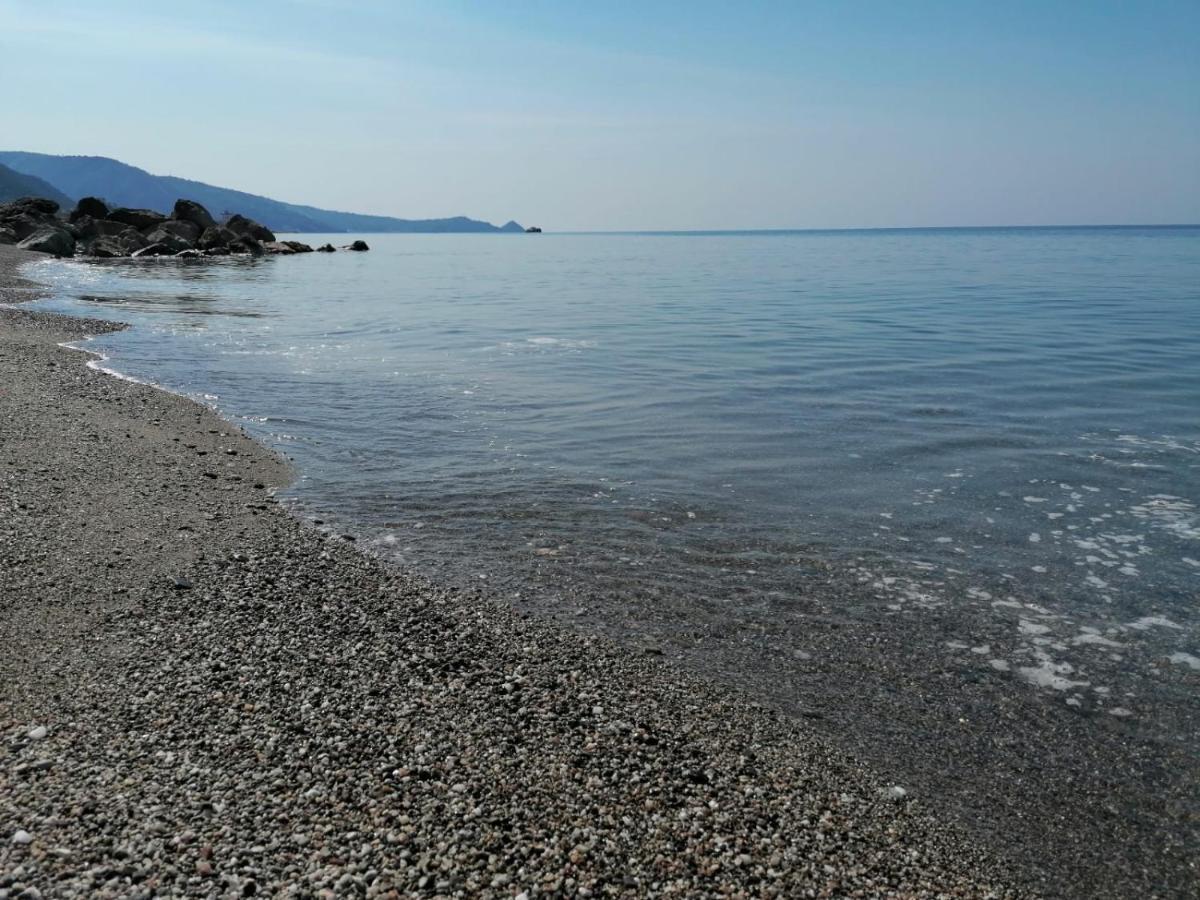 "Appartamento Del Mare Gliaca" Con Vista Isole Eolie,Ampia Terrazza,Wifi E Parcheggio Privato Gratuito Piraino Exterior photo