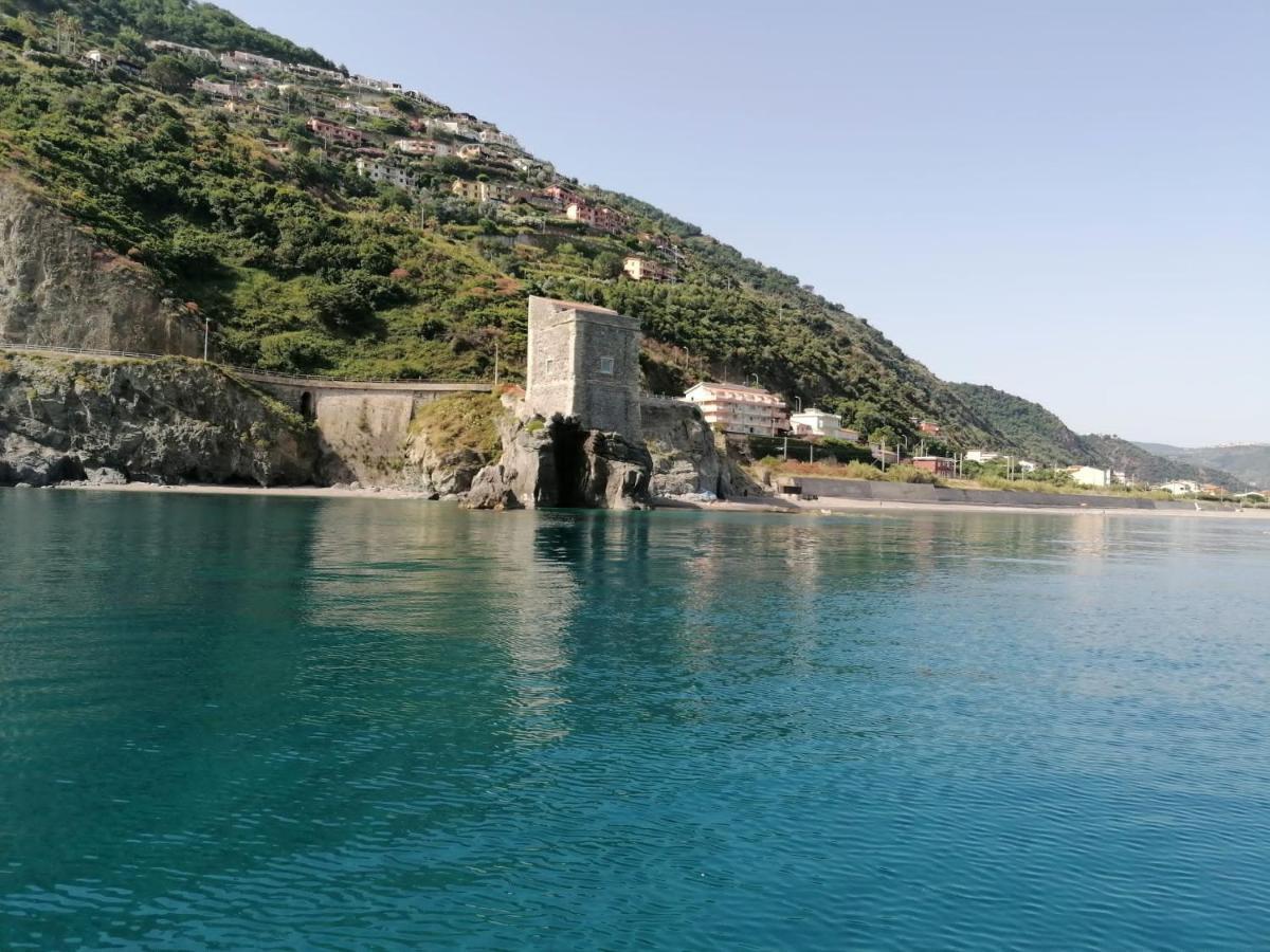 "Appartamento Del Mare Gliaca" Con Vista Isole Eolie,Ampia Terrazza,Wifi E Parcheggio Privato Gratuito Piraino Exterior photo